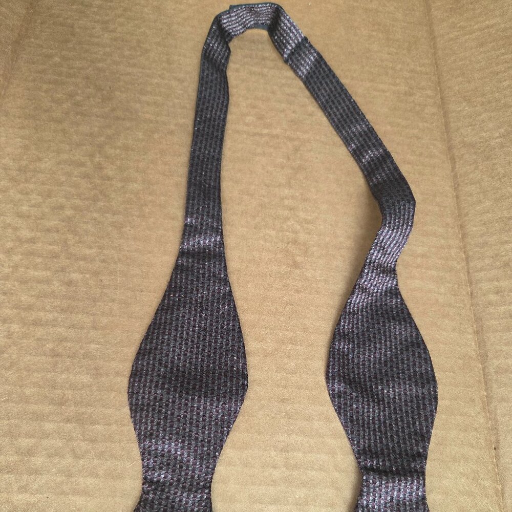 Beautiful Brand New Acne Studios 100% Silk Bow Tie